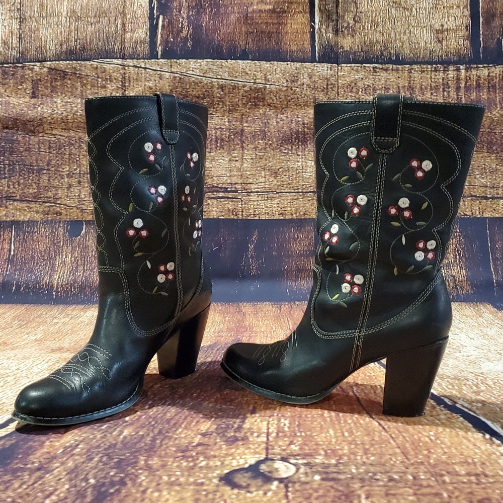 COWBOY BOOTS - Excellent Condition!